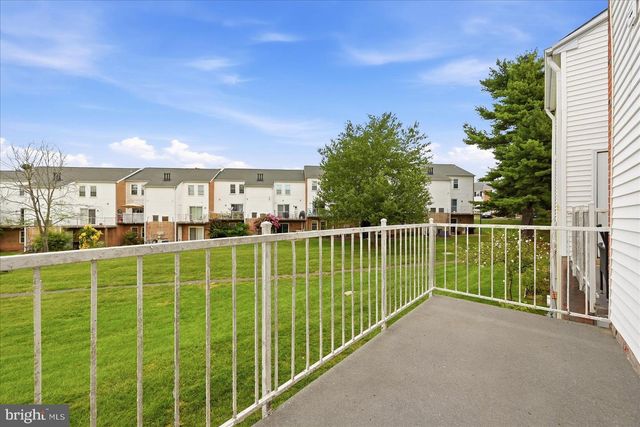 6152 STRASBURG DR, Centreville, VA 20121