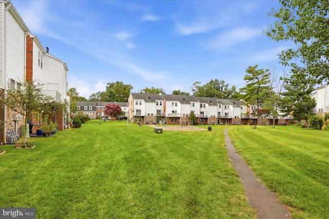 6152 STRASBURG DR, Centreville, VA 20121