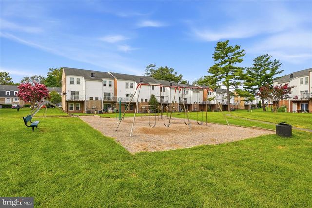 6152 STRASBURG DR, Centreville, VA 20121