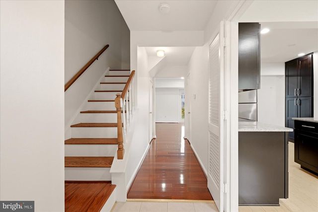 6152 STRASBURG DR, Centreville, VA 20121