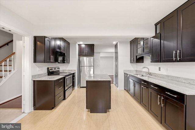 6152 STRASBURG DR, Centreville, VA 20121