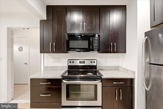 6152 STRASBURG DR, Centreville, VA 20121
