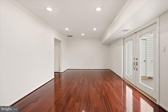 6152 STRASBURG DR, Centreville, VA 20121