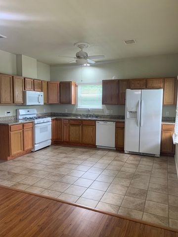 909 Gruenwald Avenue, Seabrook, TX 77586