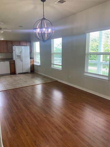 909 Gruenwald Avenue, Seabrook, TX 77586
