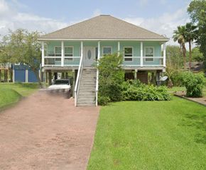909 Gruenwald Avenue, Seabrook, TX 77586