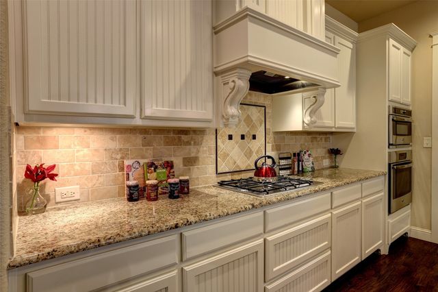 821 Crimson Road, Lantana, TX 76226