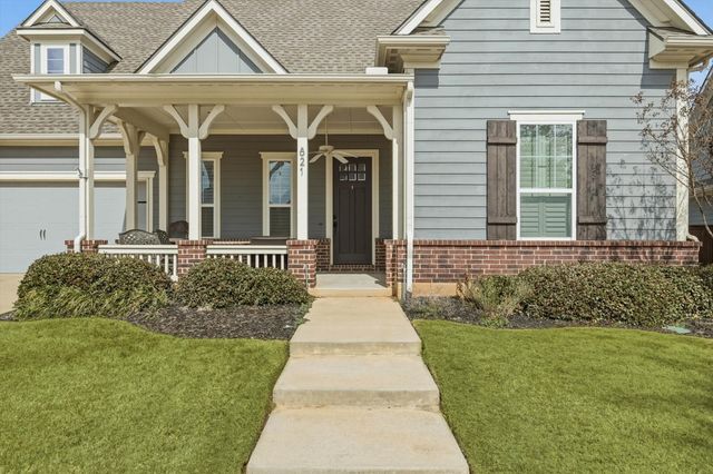 821 Crimson Road, Lantana, TX 76226