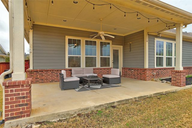 821 Crimson Road, Lantana, TX 76226