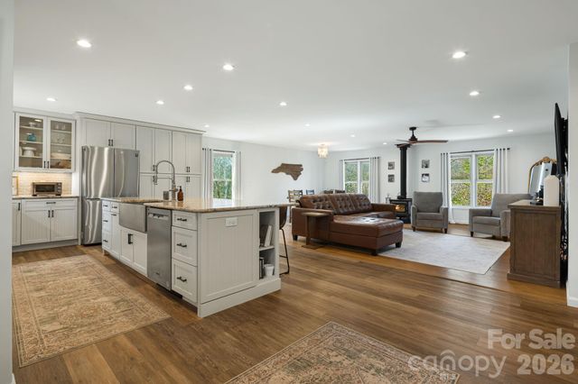 4 Lynnette Drive, Fairview, NC 28730