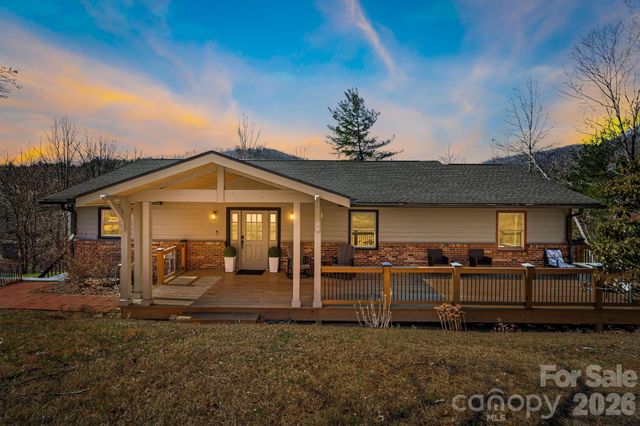 4 Lynnette Drive, Fairview, NC 28730