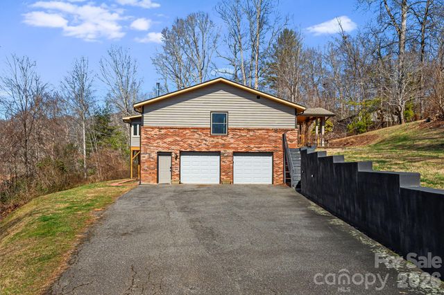 4 Lynnette Drive, Fairview, NC 28730