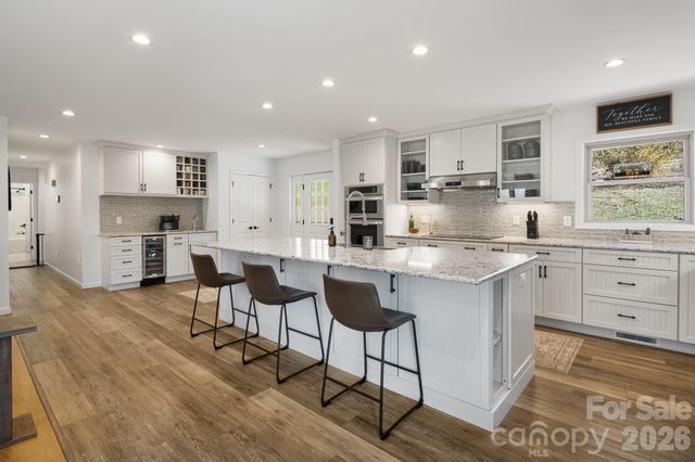 4 Lynnette Drive, Fairview, NC 28730