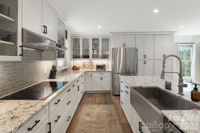 4 Lynnette Drive, Fairview, NC 28730