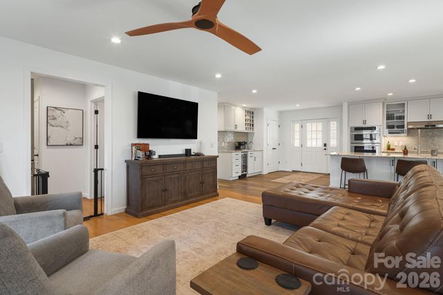 4 Lynnette Drive, Fairview, NC 28730