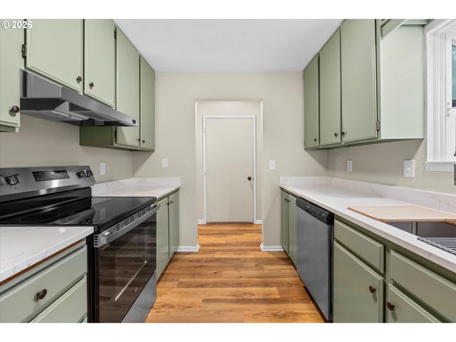 1865 Nw ROLLING HILL Dr, Beaverton, OR 97006