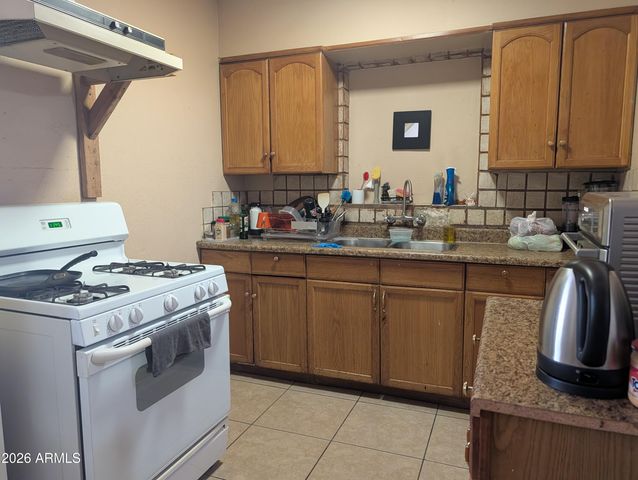3120 W PIERCE Street W, Phoenix, AZ 85009
