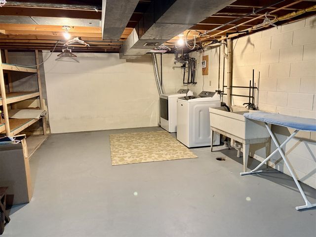 1160 W Laketon Avenue, Muskegon, MI 49441