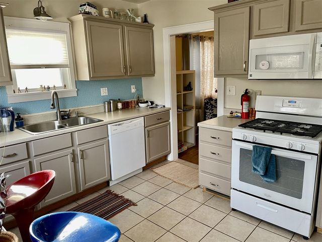 1160 W Laketon Avenue, Muskegon, MI 49441