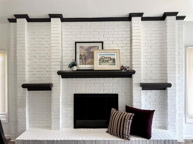 34650 Fairfax Drive, Livonia, MI 48152