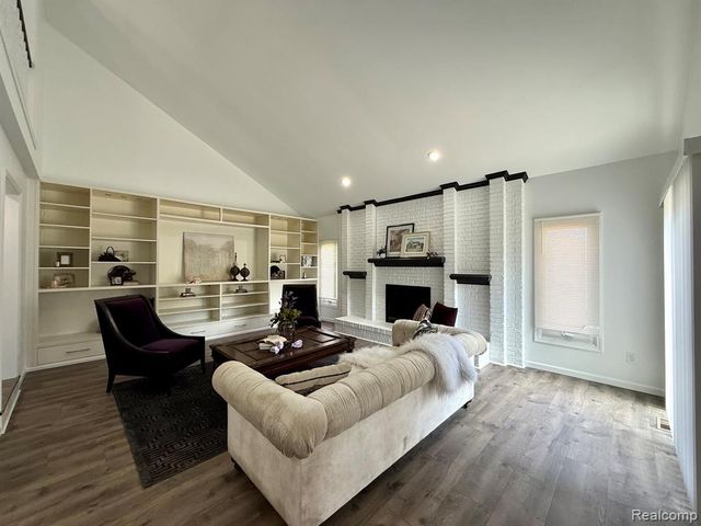34650 Fairfax Drive, Livonia, MI 48152