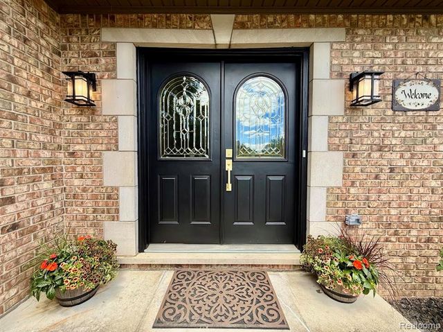 34650 Fairfax Drive, Livonia, MI 48152