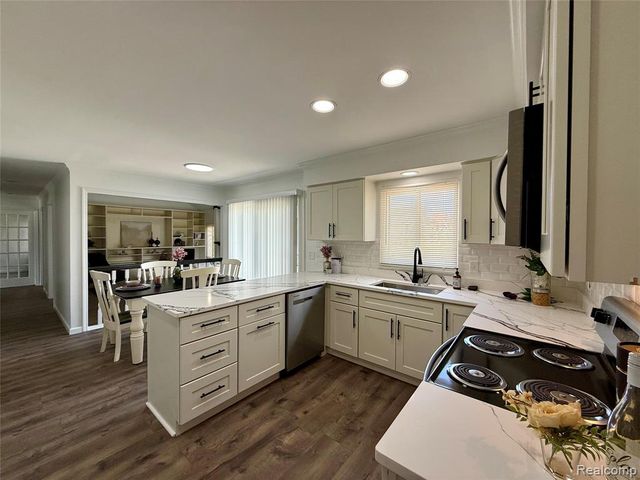 34650 Fairfax Drive, Livonia, MI 48152