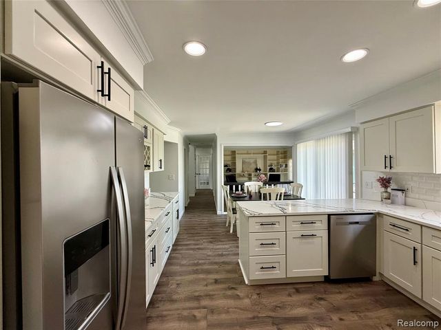 34650 Fairfax Drive, Livonia, MI 48152