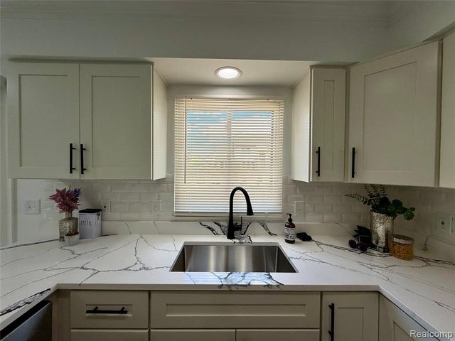 34650 Fairfax Drive, Livonia, MI 48152