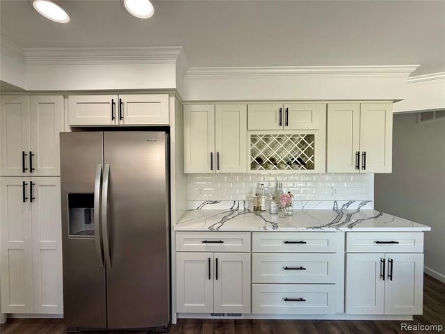 34650 Fairfax Drive, Livonia, MI 48152