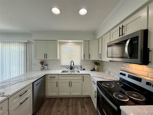 34650 Fairfax Drive, Livonia, MI 48152