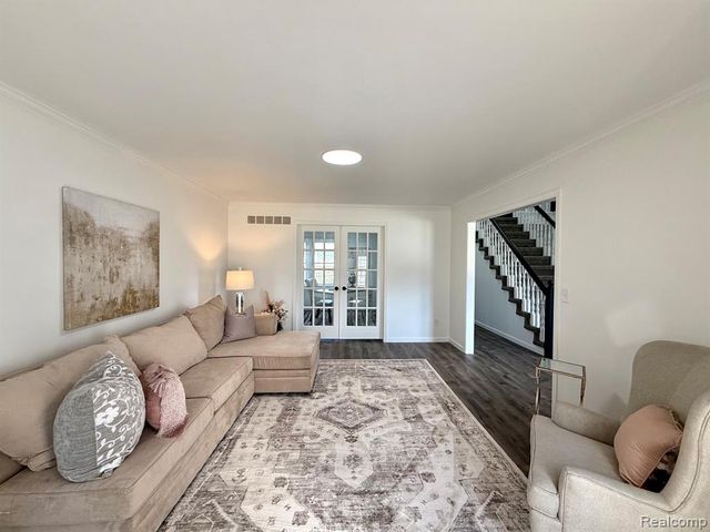 34650 Fairfax Drive, Livonia, MI 48152