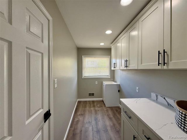34650 Fairfax Drive, Livonia, MI 48152