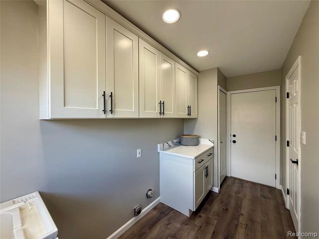 34650 Fairfax Drive, Livonia, MI 48152
