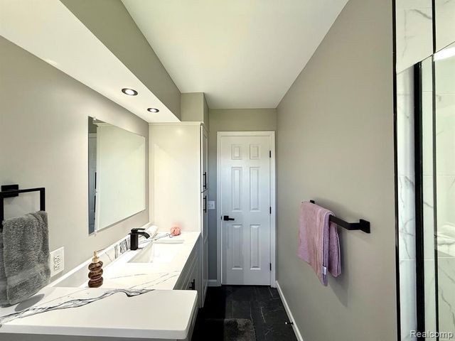 34650 Fairfax Drive, Livonia, MI 48152