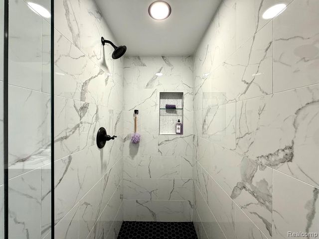 34650 Fairfax Drive, Livonia, MI 48152