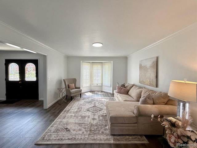 34650 Fairfax Drive, Livonia, MI 48152