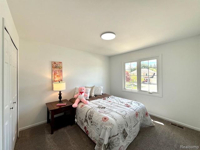34650 Fairfax Drive, Livonia, MI 48152