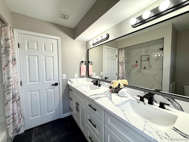 34650 Fairfax Drive, Livonia, MI 48152
