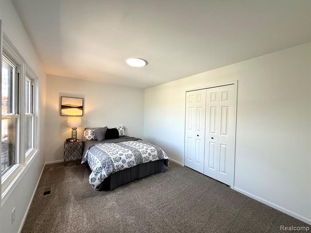 34650 Fairfax Drive, Livonia, MI 48152