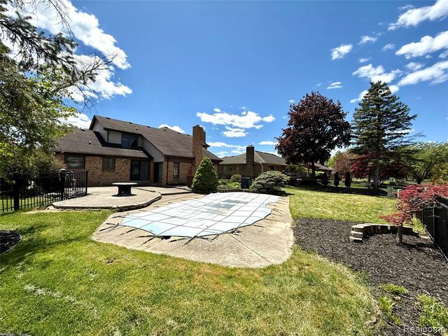 34650 Fairfax Drive, Livonia, MI 48152