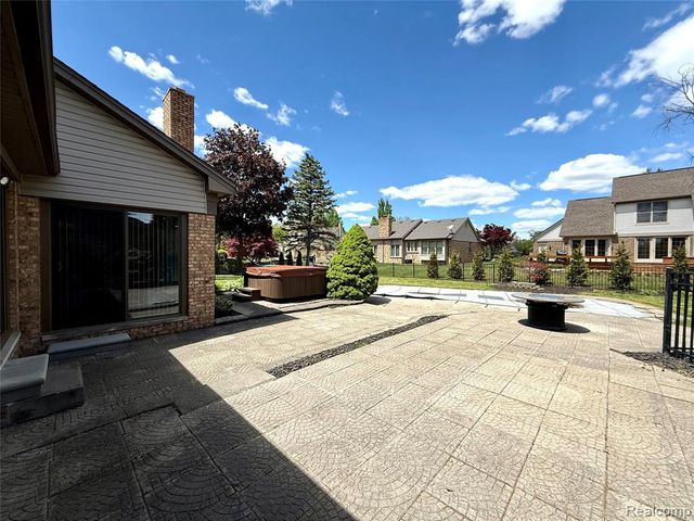 34650 Fairfax Drive, Livonia, MI 48152