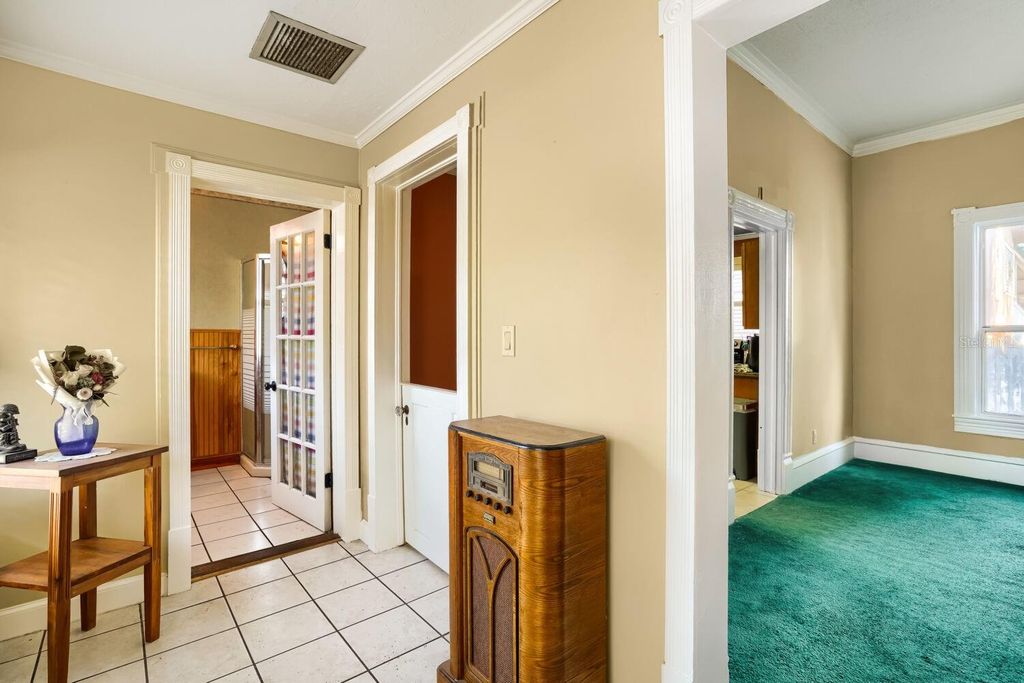 Image 13 of property listing at 2523 10TH AVENUE W, Bradenton, FL 34205