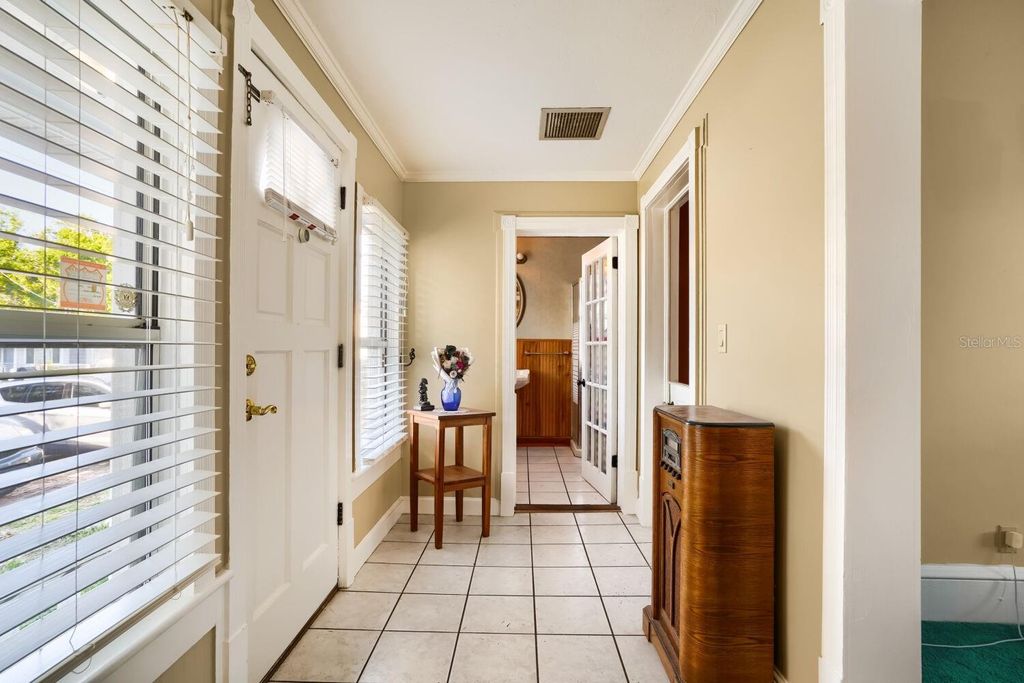 Image 14 of property listing at 2523 10TH AVENUE W, Bradenton, FL 34205
