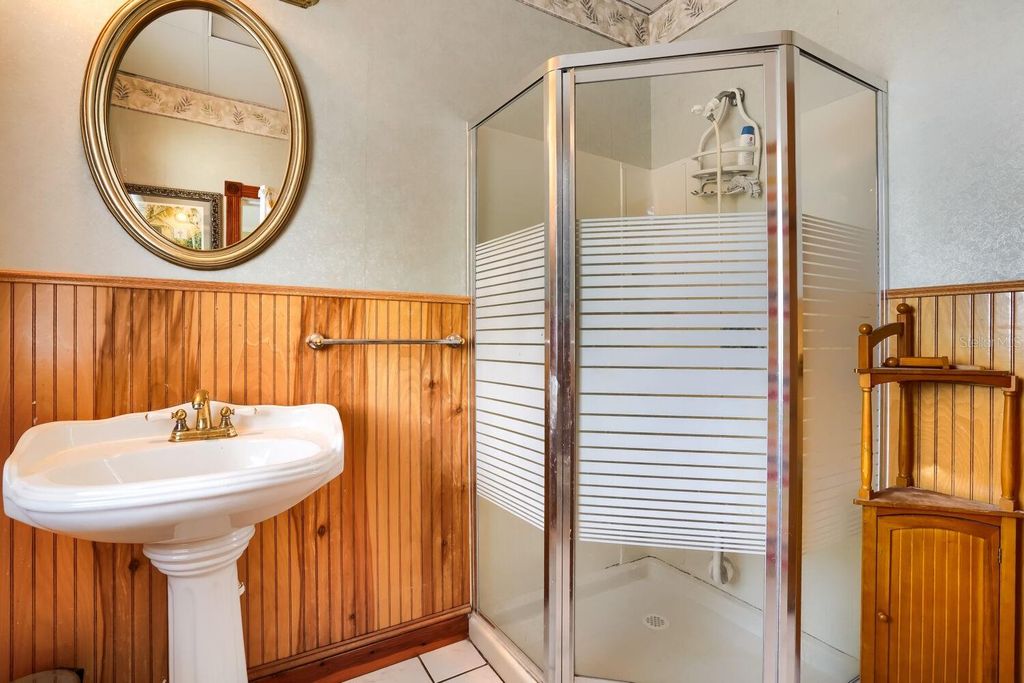 Image 15 of property listing at 2523 10TH AVENUE W, Bradenton, FL 34205
