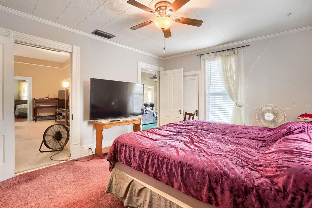 Image 17 of property listing at 2523 10TH AVENUE W, Bradenton, FL 34205