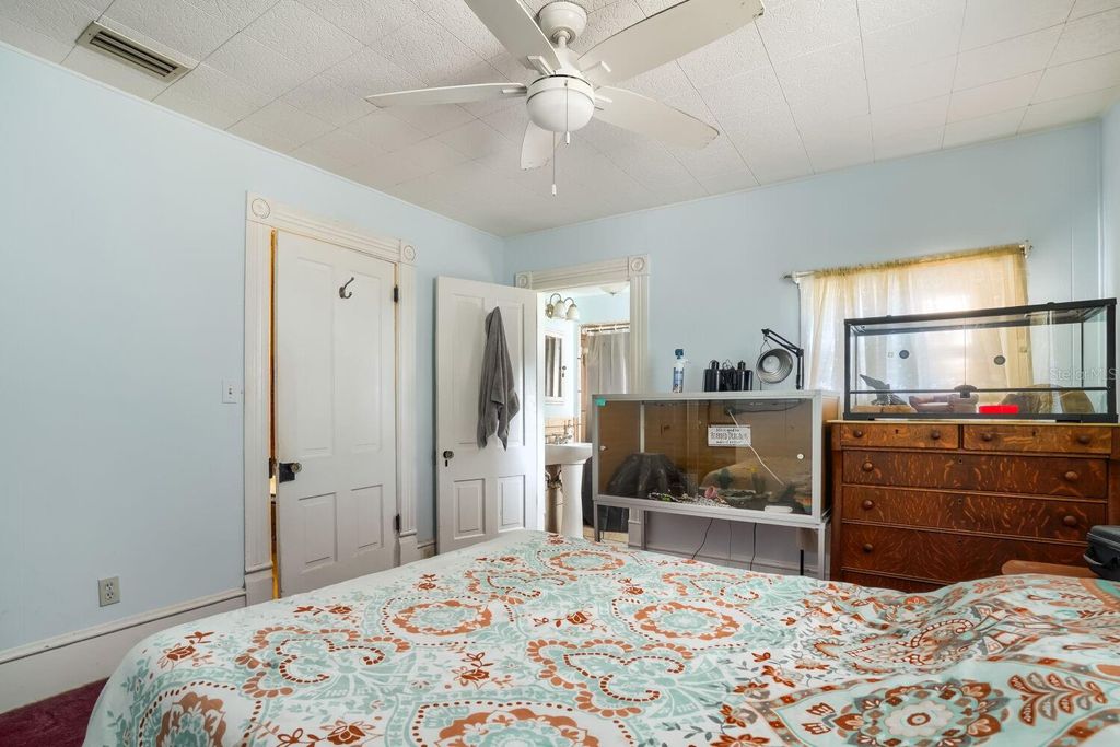 Image 20 of property listing at 2523 10TH AVENUE W, Bradenton, FL 34205