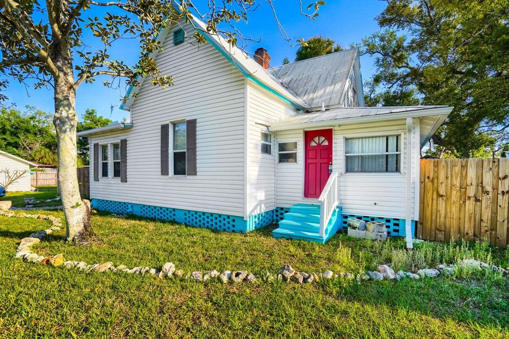 Image 3 of property listing at 2523 10TH AVENUE W, Bradenton, FL 34205