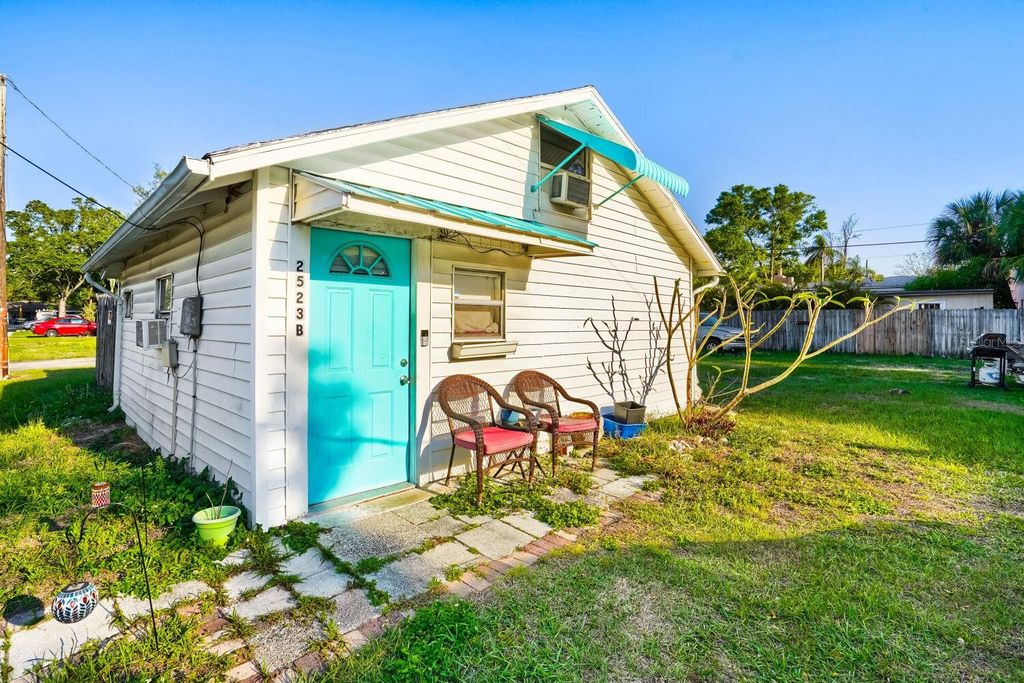 Image 26 of property listing at 2523 10TH AVENUE W, Bradenton, FL 34205