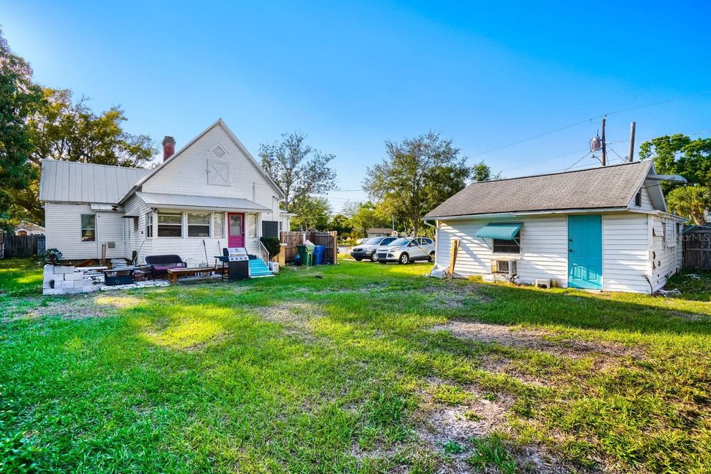 Image 31 of property listing at 2523 10TH AVENUE W, Bradenton, FL 34205